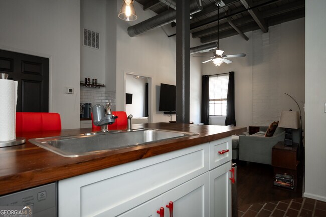 Building Photo - 269 N Hull St