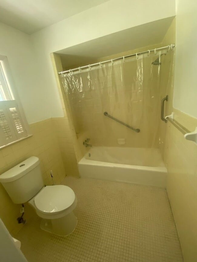 Building Photo - 4531 Gladys Dr