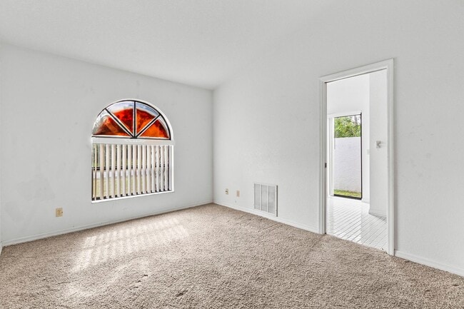 Building Photo - Annual ** 4 Bed / 3 Bath Single Family Hom...