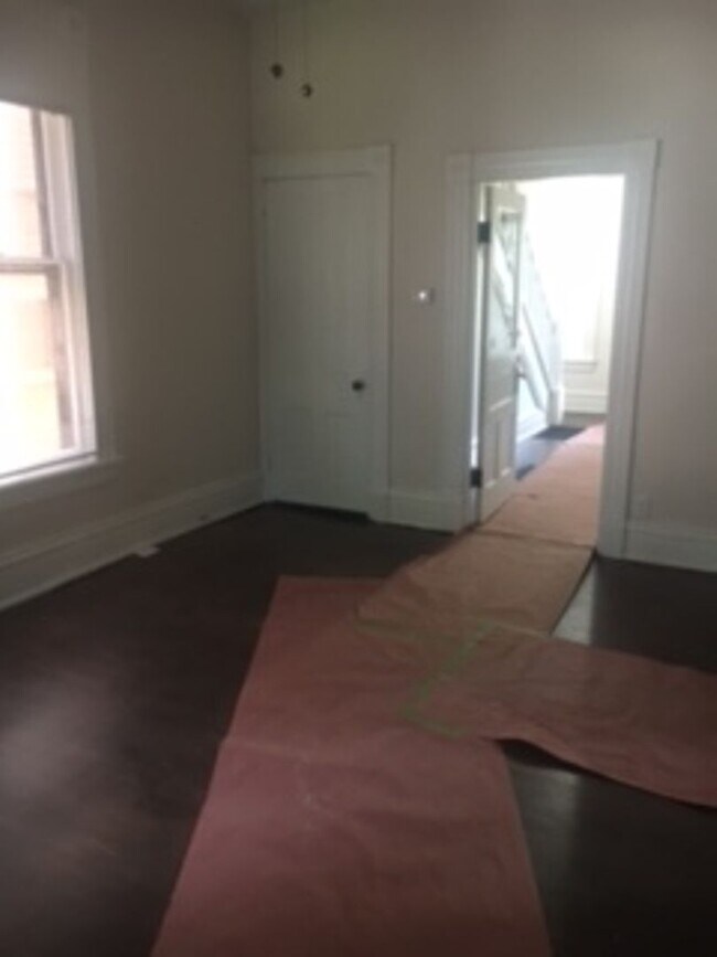 Building Photo - 1354 Forsythe Ave