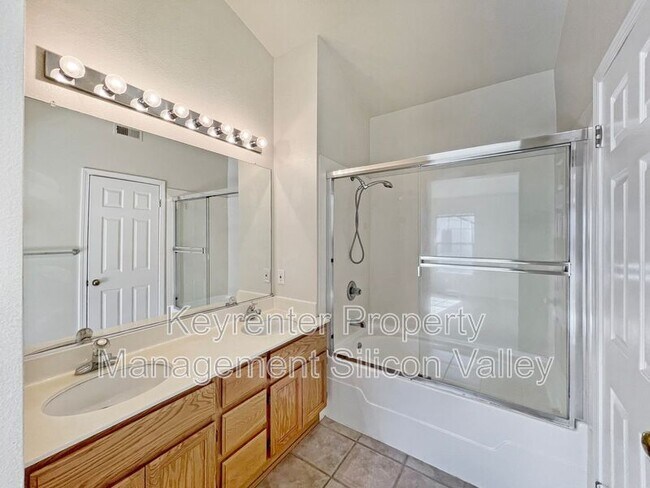 Building Photo - 1889 Kobuk Valley Common