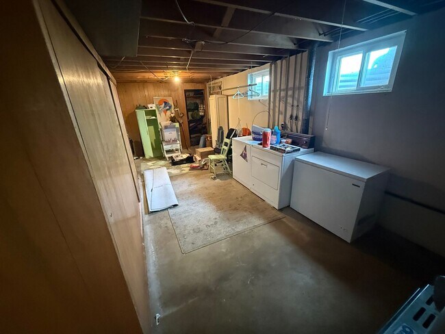 Building Photo - Coming Soon! 5 Bedrooms, 2 Bathrooms, and ...