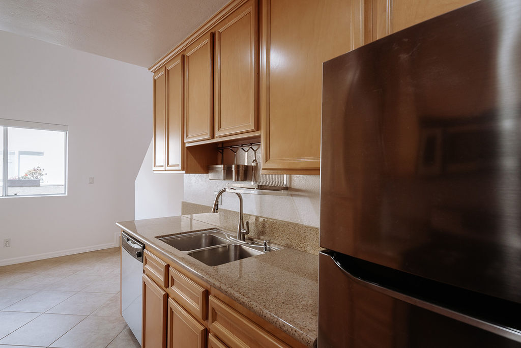 Kitchen - 3651 Jasmine Ave