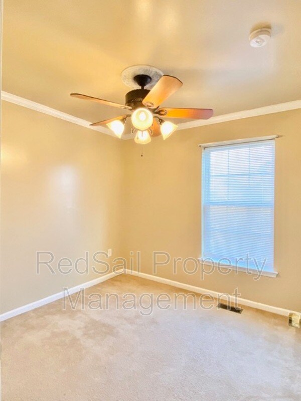 Building Photo - 1926 Algonquin Trail