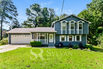 Building Photo - Come and view this 3 bedroom, 2.5 bathroom home