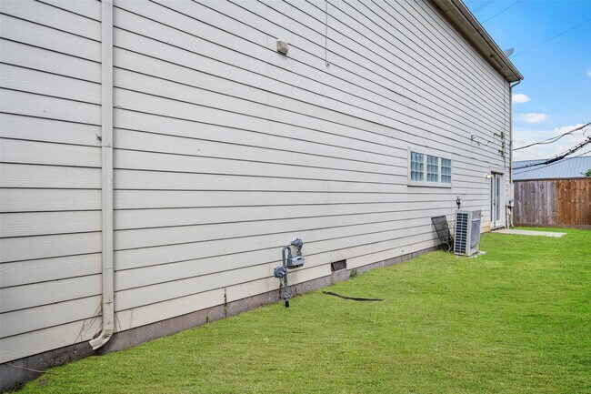 Building Photo - 9705 Linkmeadow Ln