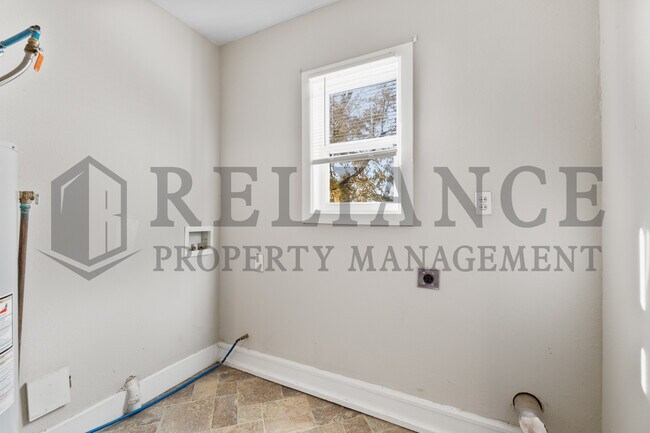 Building Photo - 2136 S Waco Ave