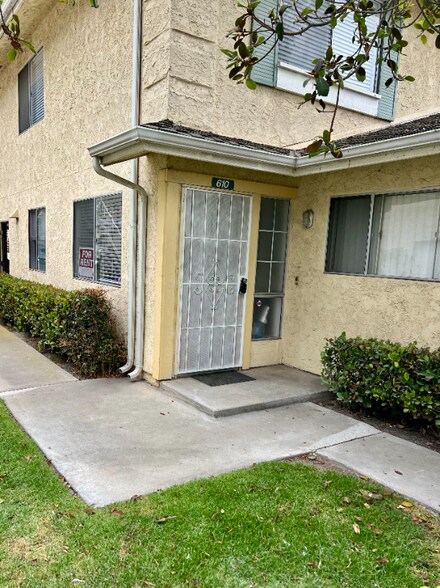 Building Photo - 610 W Hemlock St