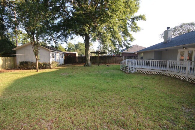 Building Photo - Spacious Northeast Pensacola Home Near UWF with 3 Bedrooms, 2 Baths, Office, 2-Car Garage & Priva...