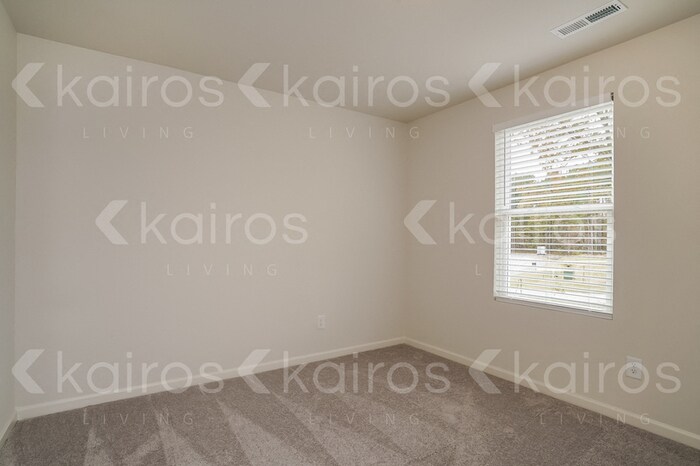 Building Photo - 105 Kyle's Dr