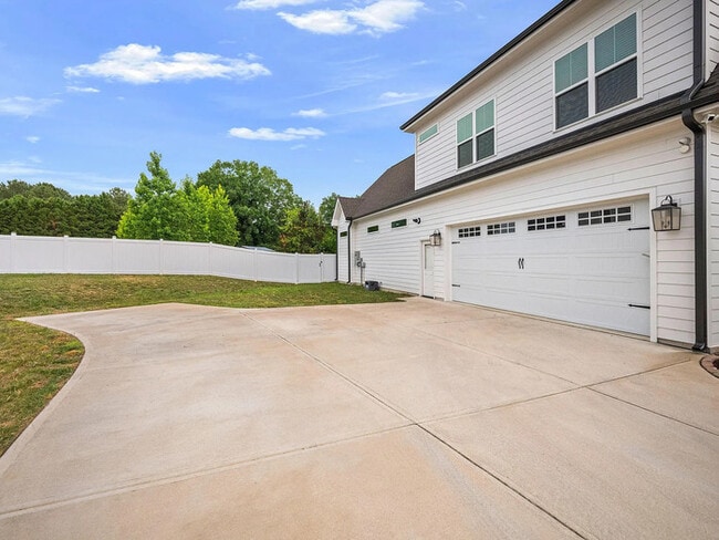 Building Photo - Lease OR Lease to Own