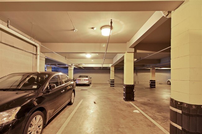 Building Photo - 704 Clinton St