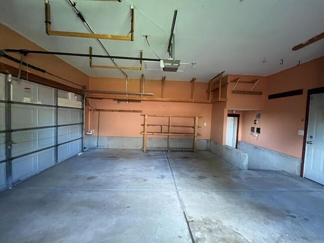 Building Photo - 11301 Sandy Ridge Dr