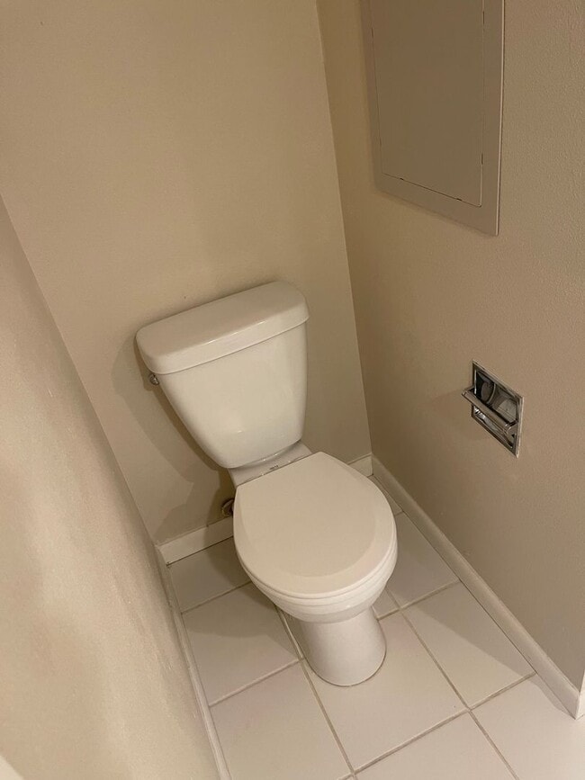 Building Photo - Executive home for rent! Excellent locatio...