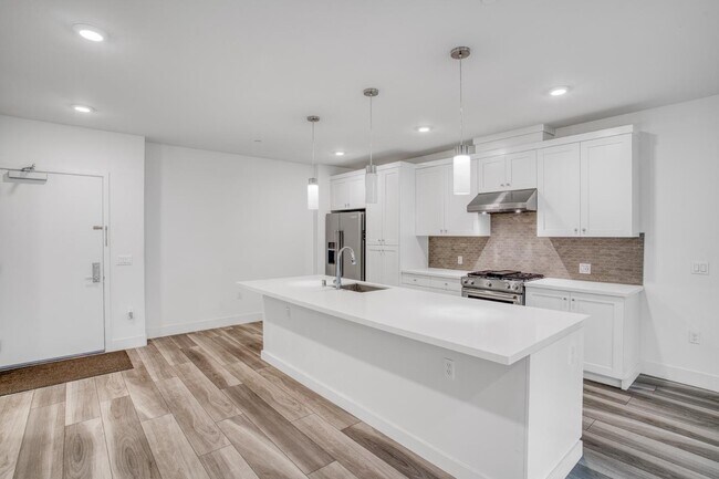 Building Photo - 3578 Rambla Pl