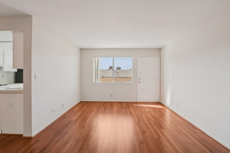 Building Photo - 700 E Cedar Ave