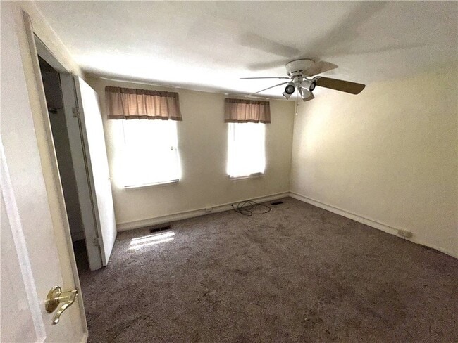 Building Photo - 126 S 11th St