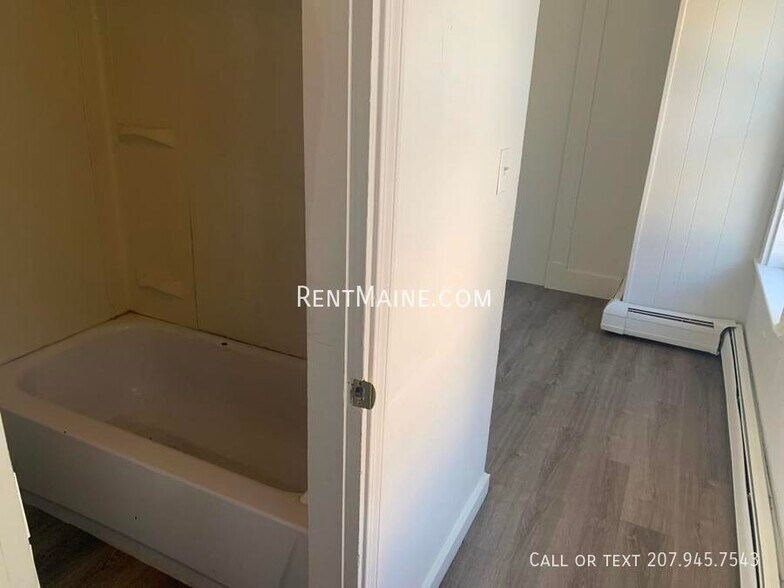 Building Photo - 97 Center St