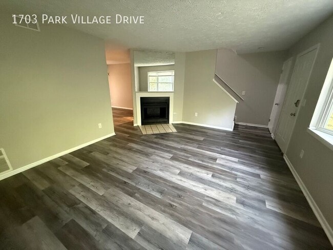 Building Photo - 1703 Park Village Dr