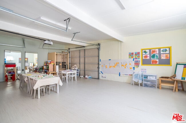 Building Photo - 604 Alta Dr