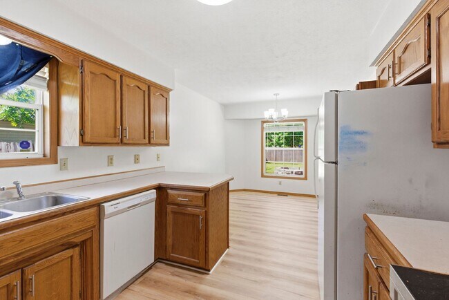 Building Photo - Nixa 3 bed 2 bath 2 car garage home!