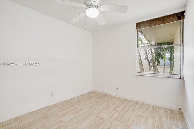 Building Photo - 20350 W Country Club Dr