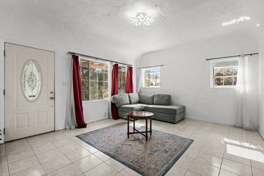 Building Photo - 1635 McCollum St