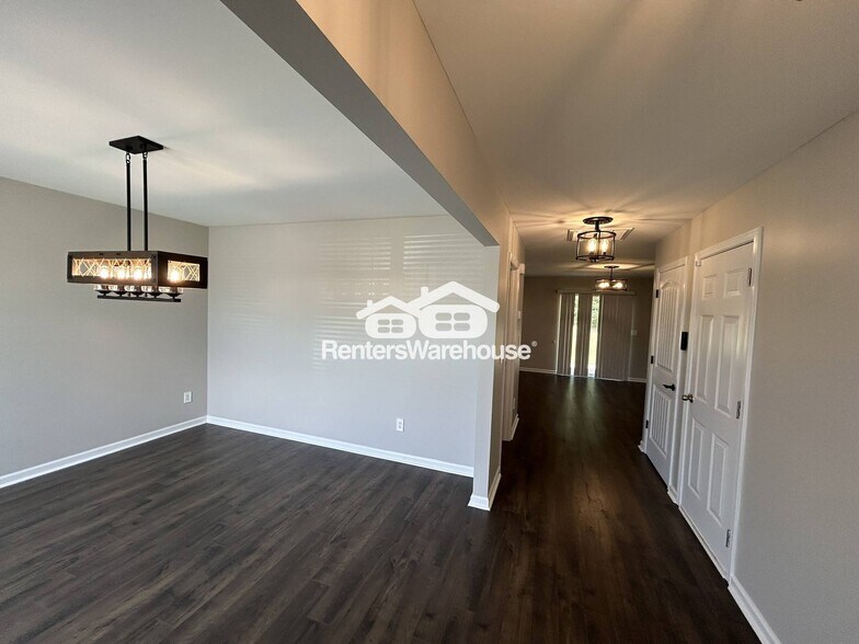Building Photo - 665 Waterstone Dr