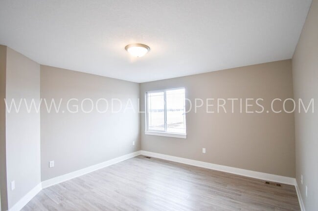 Building Photo - 3 Bedroom 2 Bathroom 2 Car garage in De Soto.