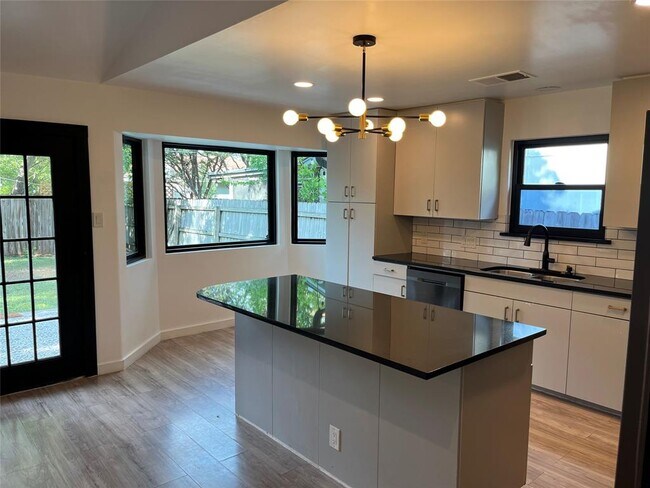 Building Photo - 11216 Amethyst Trail