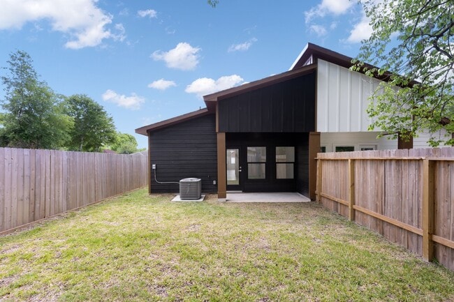 Building Photo - 8109 Hamlet St