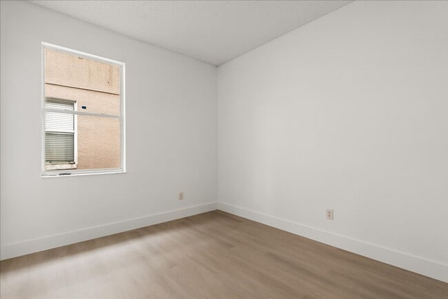 Building Photo - Stunning 4-Bedroom Lakefront Pool Home in Bridgeview at Meadow Woods