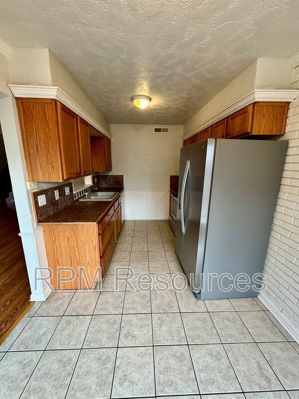 Building Photo - 11407 N May Ave