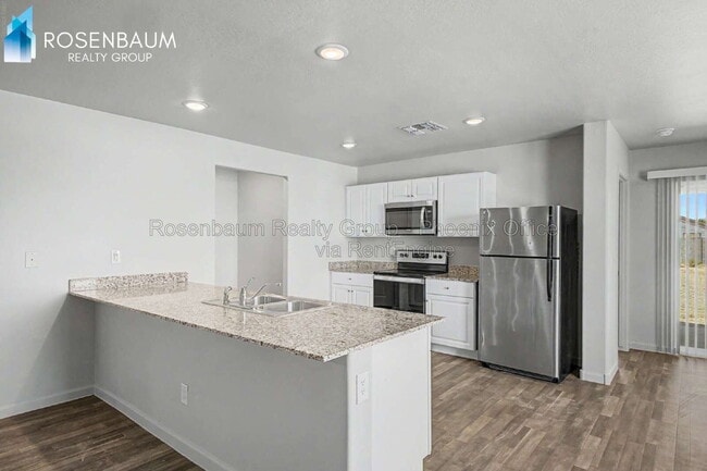 Building Photo - 3520 N La Paz Dr