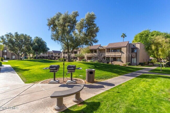 Building Photo - 5995 N 78th St