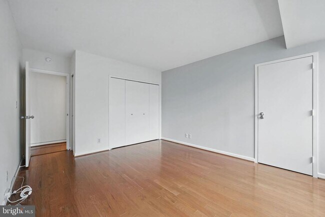 Building Photo - 1805 Crystal Dr