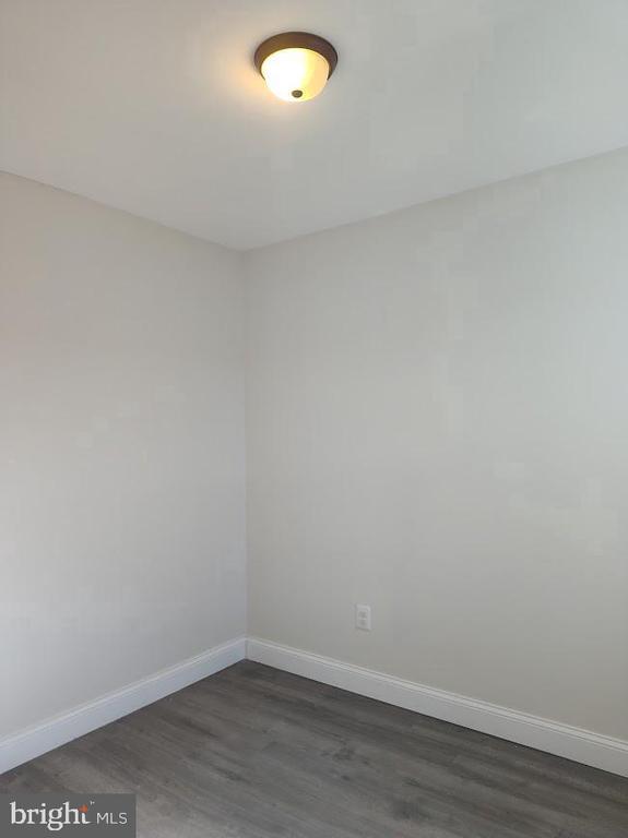 Building Photo - 4230 6th St SE