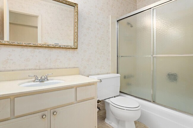 Building Photo - 5960 Townhouse Ln