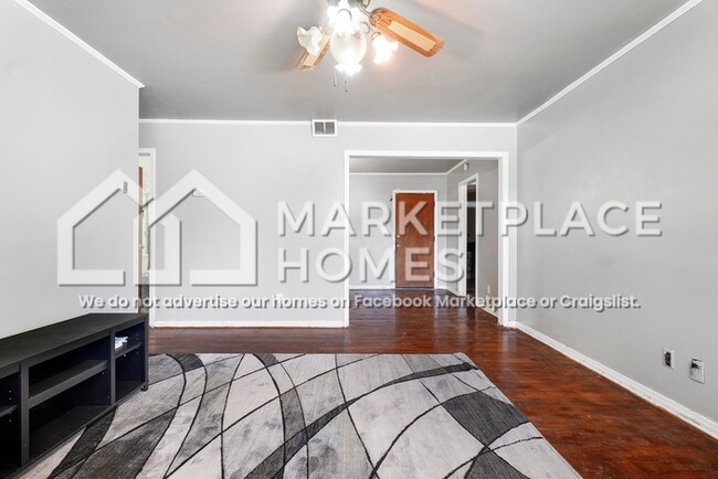 Building Photo - 208 Webb Ave