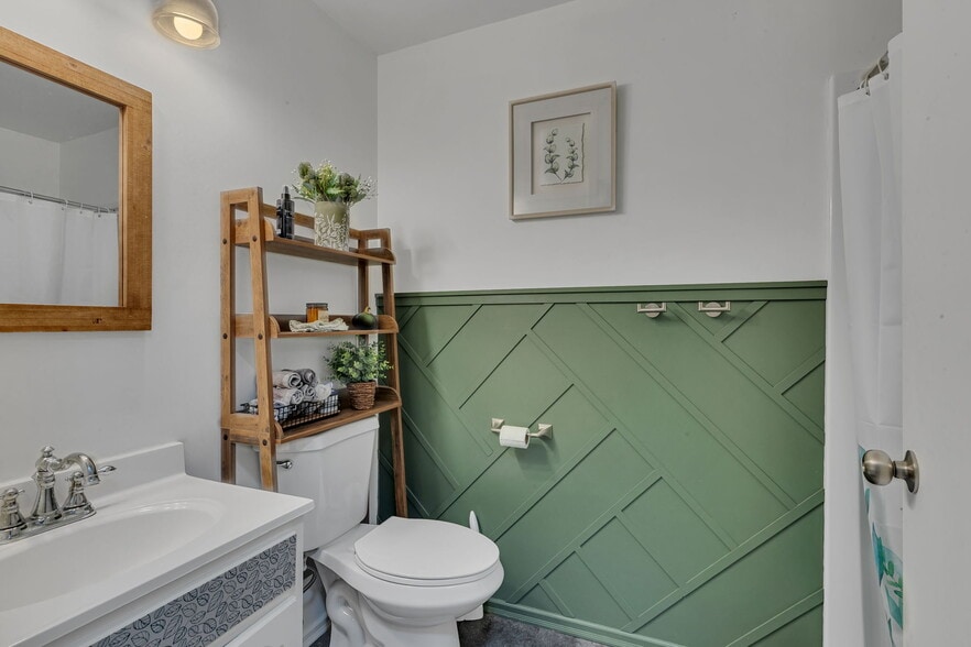 Building Photo - 5341 Mallard Ln