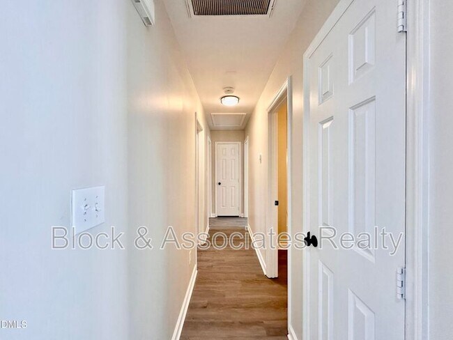 Building Photo - 420 Tippett Rd