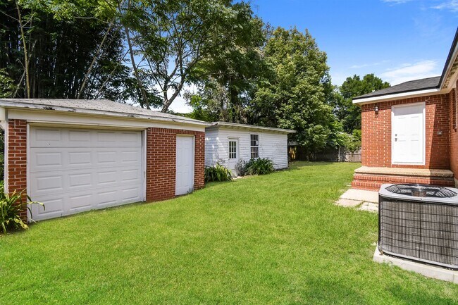Building Photo - 3 BR/1BA | Newly Renovated Single Family Home | 1-Car Garage Parking | Front and back yard!