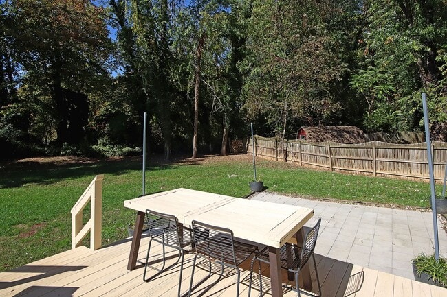 Building Photo - Pet-Friendly Duplex With Fenced Yard