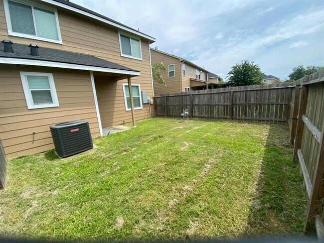 Building Photo - 12942 Iris Garden Ln