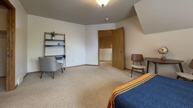 Building Photo - 1214 N 16th Ave