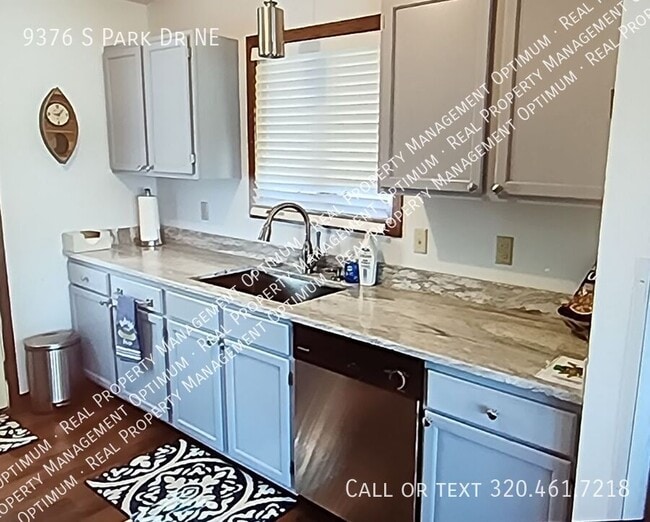 Building Photo - 9376 S Park Dr NE