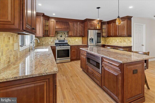 Building Photo - 7 Redwood Ct