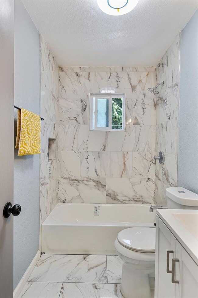 Building Photo - Stunning 1 Story Home Professionally Remod...