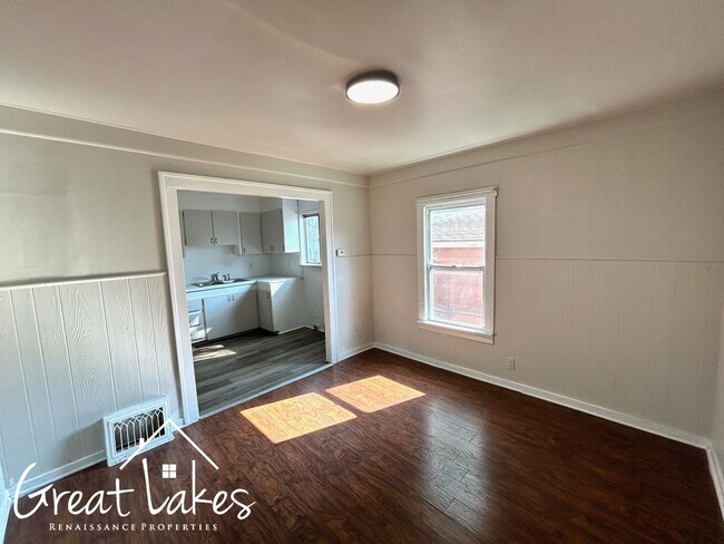 Building Photo - Charming 2 Bedroom 1 Bathroom now availabl...