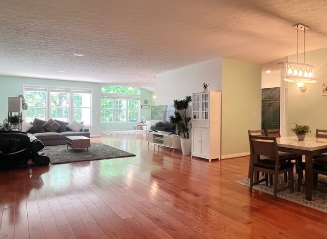 Building Photo - 5BD/3BA spacious house close to Purdue Uni...